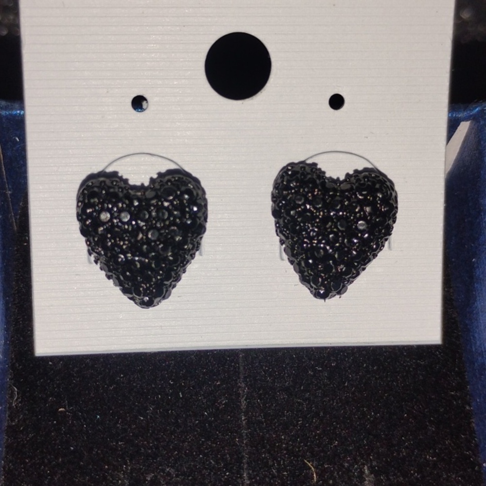 Black Heart Stud Earrings - Picture 2 of 3